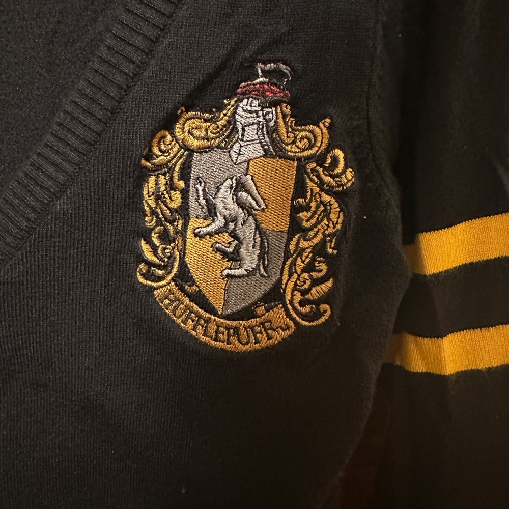 Harry Potter Hufflepuff Cardigan with Yellow Stripes and Crest - Picture 4 of 4